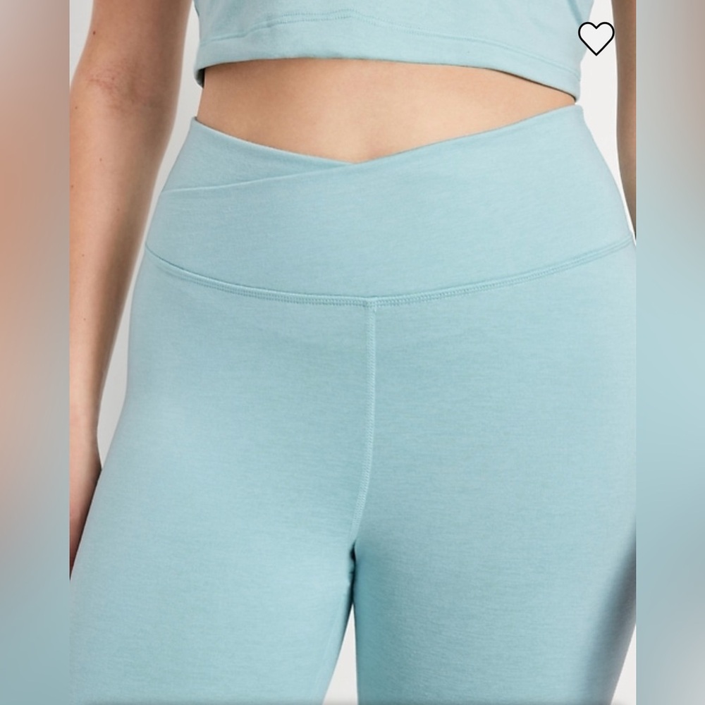 Old Navy Extra high-waisted cloudcomfy crop leggings.